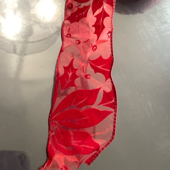 New spool 2” wide red flocked wired ribbon - Picture 3 of 3